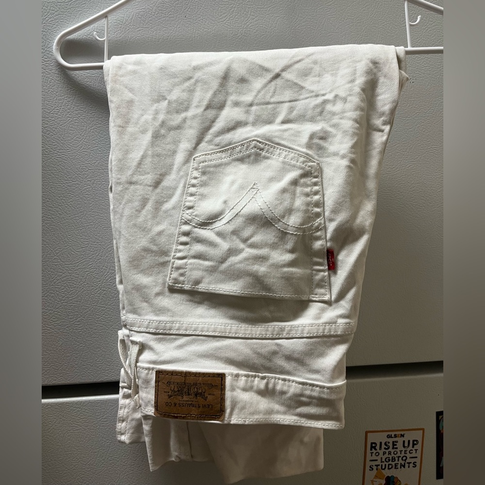 White Levi Capris